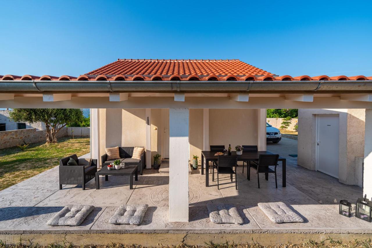 Holiday House Ventum ราชานาส ภายนอก รูปภาพ